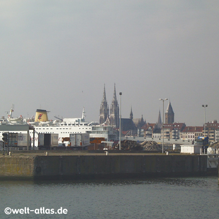 Ostend, harbour and St Petrus and St Paulus Church