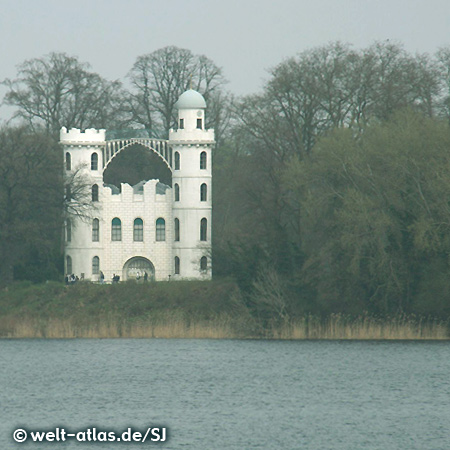 Schloss auf der Pfaueninsel im Wannsee