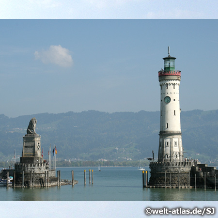Hafeneinfahrt Lindau mit Leuchtturm und Bayerischem LöwenPosition: 47° 32' N | 009° 41' E