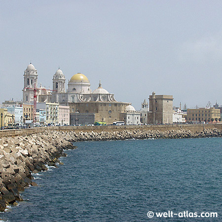 Bucht von Cadiz mit der Kathedrale 