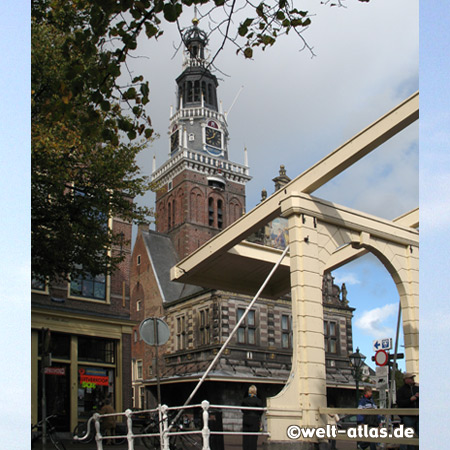 Holland Cheese Museum in the historic weigh house and historical bridge