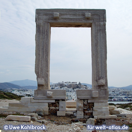 Das Marmortor (Portara) von Naxos, auch als Tor der Ariadne bekannt – Foto:© Uwe Kahlbrock