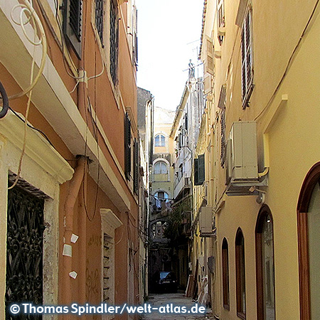 Gasse in der Altstadt von Korfu