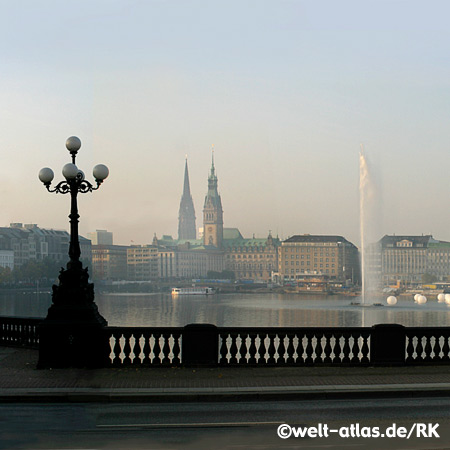 "Lombardsbrücke", Binnenalster, Townhall und St. Nikolai,Hamburg