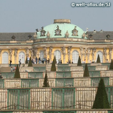 Schloss Sanssouci, Gartenseite mit Weinbergterrassen