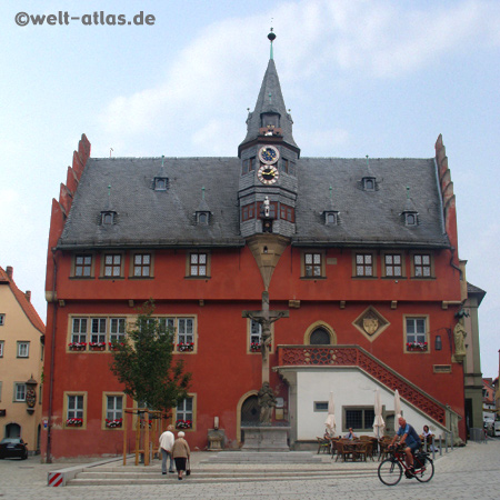 Rathaus von Ochsenfurt in der historischen Altstadt