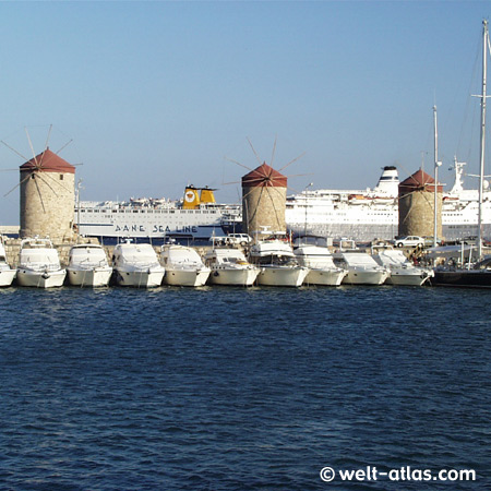 Hafen von Rhodos mit Mühlen