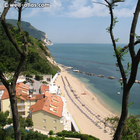 Beach, Numana, Riviera del Conero, Le Marche, Adriatic Coast, Italy