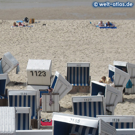 Strand und Strandkörbe in Westerland auf der Insel Sylt