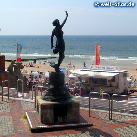 Statue (Schutz der Meere) an der Strandpromenade von Westerland auf Sylt