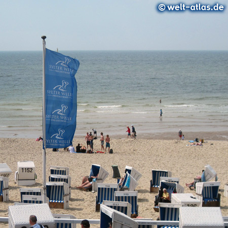 Strandkörbe am Strand in Westerland, Insel Sylt, Nordfriesland