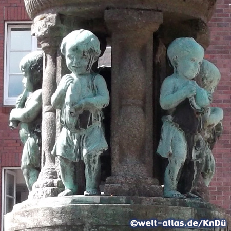 Bronzefiguren am Marcusbrunnen bei der Liebfrauenkirche in Bremen, Kulturdenkmal