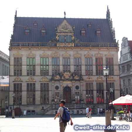 Der Schütting im Marktplatz in Bremen, erbaut im flandrischen Renaissancestil, ehemaliges Gildehaus der Kaufleute und heute Sitz der Handelskammer