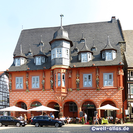 Das ehemalige Gildehaus "Kaiserworth" aus dem Jahre 1484 in Goslar am Marktplatz ist heute ein Hotel – die Altstadt von Goslar gehört zum UNESCO Weltkulturerbe