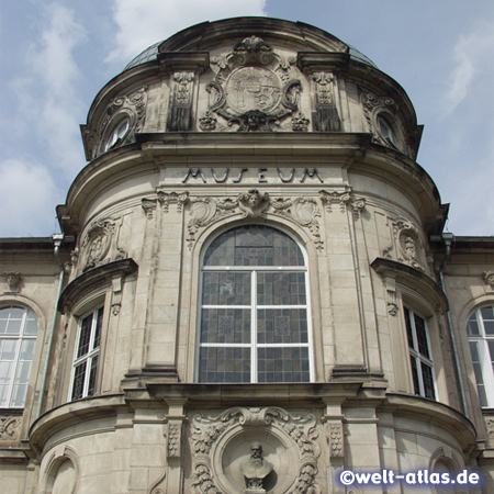 Neobarocke Fassade des ältesten deutschen Spielzeugmuseum in Sonneberg