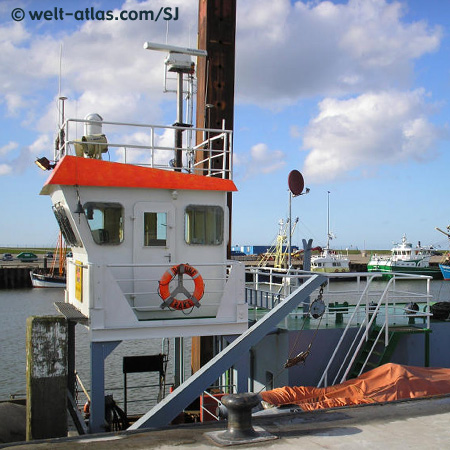 Boot im Nordsee-Hafen bei Hooksiel