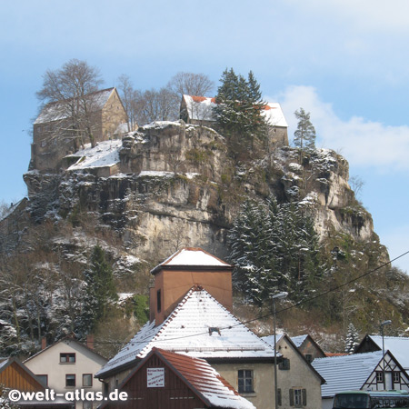 Burg Pottenstein hoch auf dem Felsen, Fränkische Schweiz