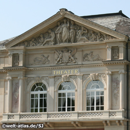 Das Theater der Stadt Baden-Baden  am Goetheplatz, Detail der Fassade