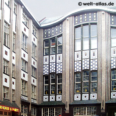 Die Hackeschen Höfe, eine der Hauptsehenswürdigkeiten Berlins. Jugendstil