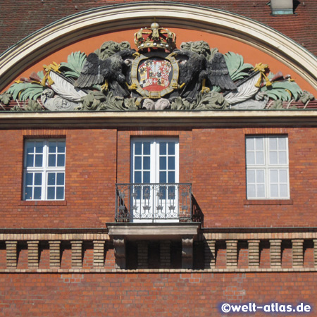 Das brandenburgische Staatswappen über dem Torhaus der Zitadelle Spandau