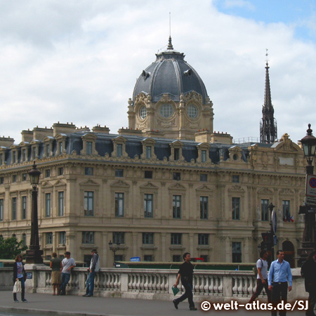 Tribunal de Commerce, Pont au Change