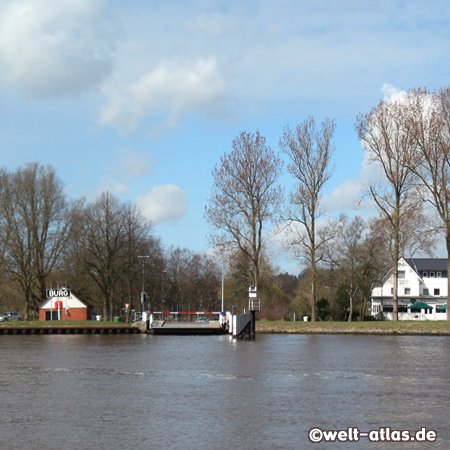 Fähranleger Burg am Nord-Ostsee-Kanal zwischen Aebtissinwisch im Kreis Steinburg und Burg in Dithmarschen