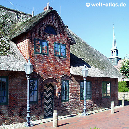 Heimat-Museum und Kirchturm in St. Peter-Ording, im Dorf, Olsdorfer Str.