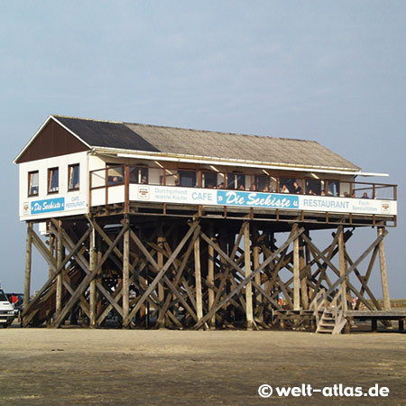 "Die Seekiste", Pfahlbau-Restaurant in St. Peter-Ording am Strand, 2011 - die Pfahlbauten feiern 100-jährigen Geburtstag