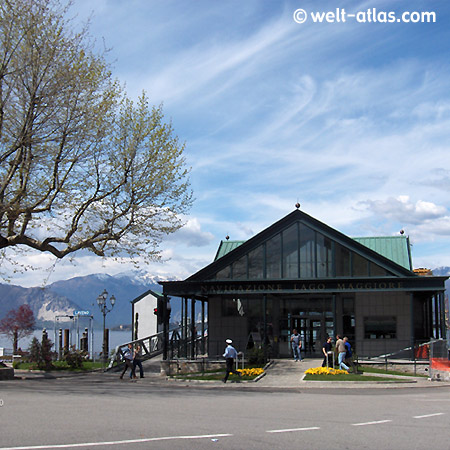 Laveno, Fährterminal, Intra, Lago Maggiore, Berggipfel, Schnee, Lombardei, Italien