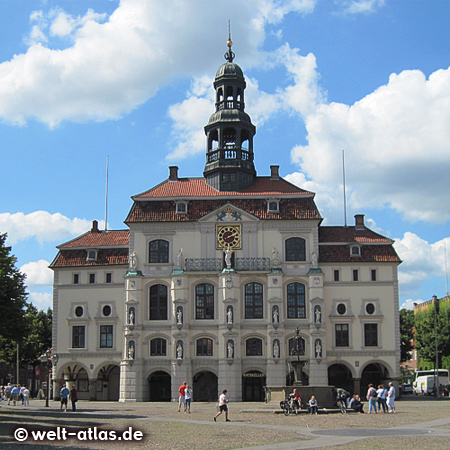 The town hall on the market square in Lüneburg with its magnificent baroque facade is one of the most beautiful town halls in Northern Germany