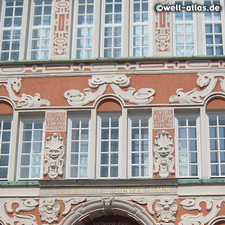 Detail, facade of Bürgermeister-Hintze-House 