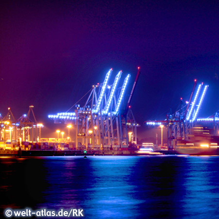 Burchardkai Container gantry cranes with blue light, installation by Michael Batz