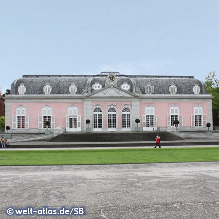 Schloss Benrath - Lust-, Jagd- und Gartenschloss im Süden der Stadt Düsseldorf mit schönem Park und Museen