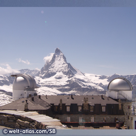 Observatorium auf dem Gornergrat, dahinter das Matterhorn