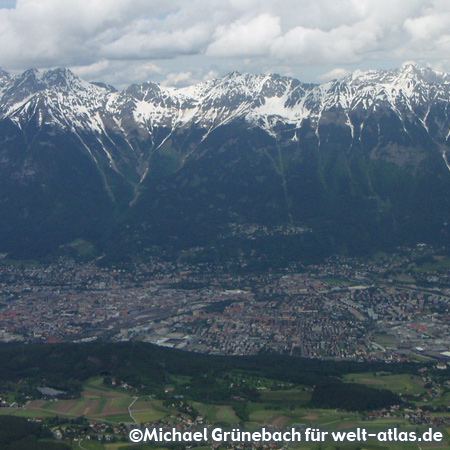 Blick auf Innsbruck vom Patscherkofel Foto: ©Michael Grünebach