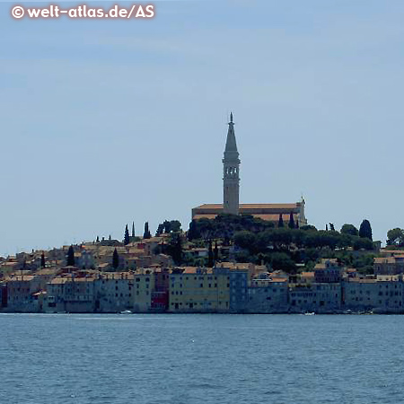 Der Kirchturm der über ganz Rovinj ragt, wird auch "Heilige Euphemia" genannt. Auf der Spitze ist die Jungfrau zu sehen, über ihre Geschichte gibt es viele Versionen.