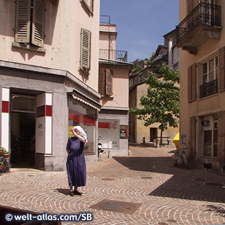 Straßenszene in Sion, Sitten, Wallis, Schweiz