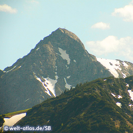 Berggipfel mit Gipfelkreuz im Tannheimer Tal