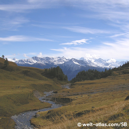 Blick auf die Berge vom Beginn der Bisse du Tsittoret (oberhalb Crans Montana)