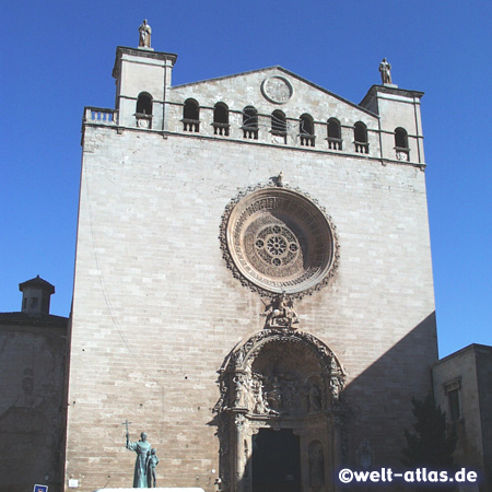 Fassade und Portal der Basilika San Francesc in Palma de Mallorca