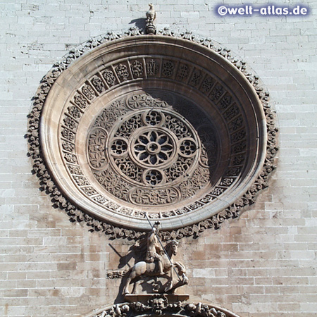Rosette über dem Portal der Basilika San Francesc in Palma de Mallorca
