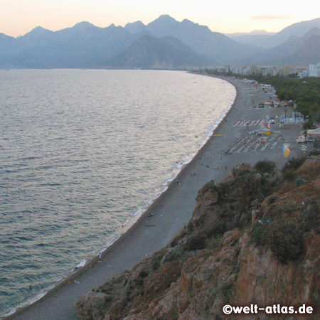 Abendstimmung, Blick von Steilufer auf den Strand von Antalya, Lykische Küste