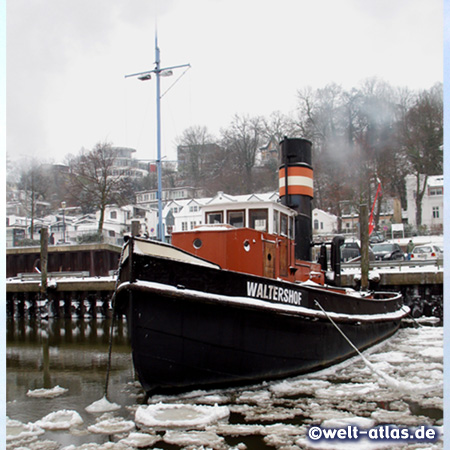 Winter an der Elbe, Dampfschlepper Waltershof im Museumshafen Övelgönne