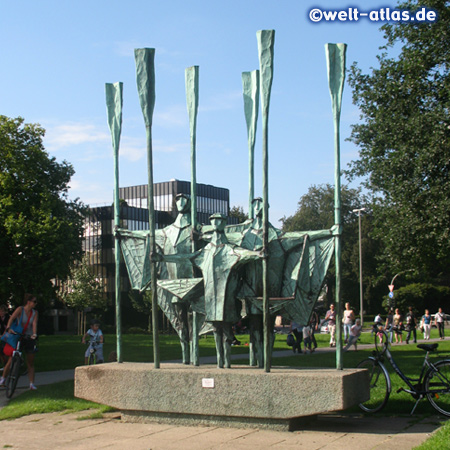 Fischer-Denkmal am Altonaer Balkon über der Elbe, Bronzeplastik