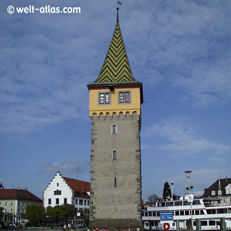 Der Mangenturm am Hafen in Lindau,ein Wahrzeichen der ehemaligen freienReichsstadt Lindau