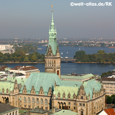 Blick auf  Rathaus mit Binnen-u. Aussenalster, Hamburg