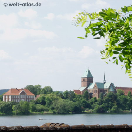 Blick über den Domsee auf den Ratzeburger Dom, Dominsel