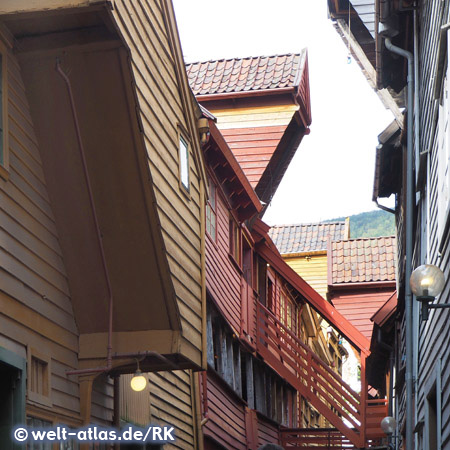 Holzhäuser in historischer Altstadt von Bergen