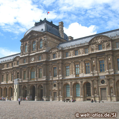 Der Louvre, berühmtes Museum in Paris 