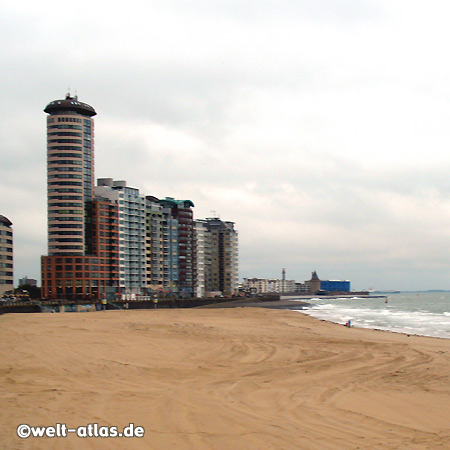 Stadtstrand und Boulevard mit Hotel- und Appartmentanlagen